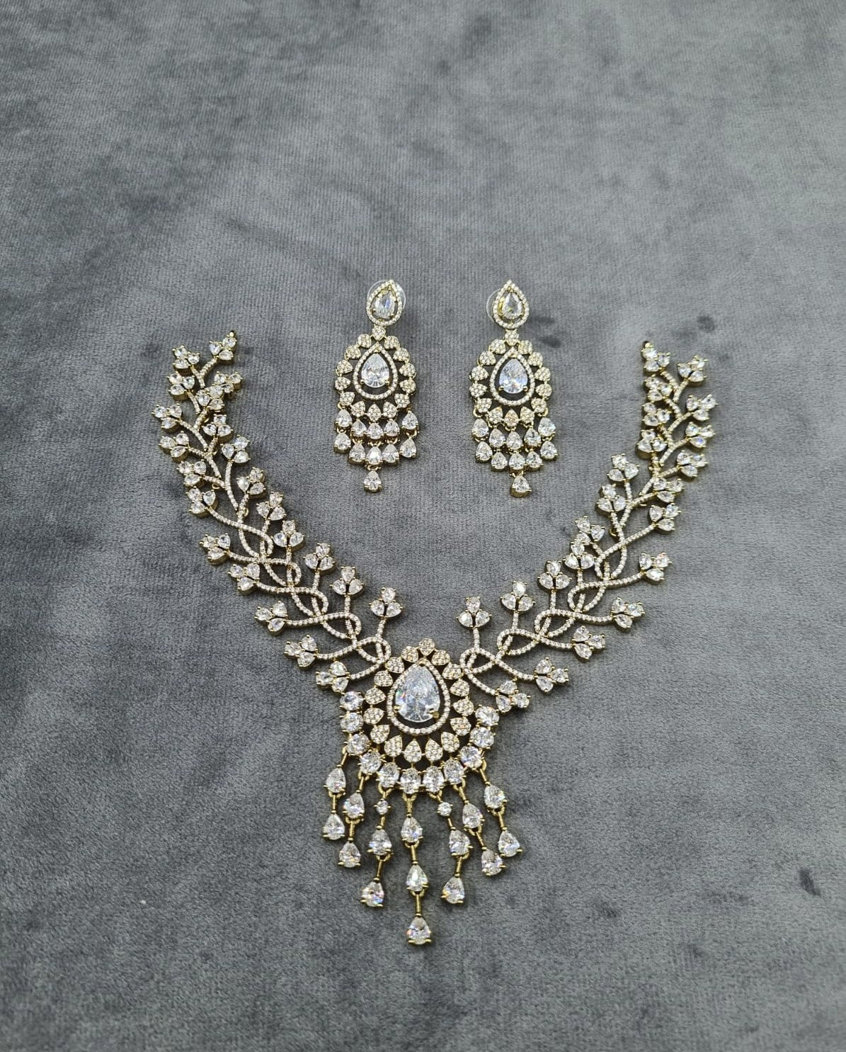 Grand Floral Wreath Weaving Vine & Teardrop Choker Set